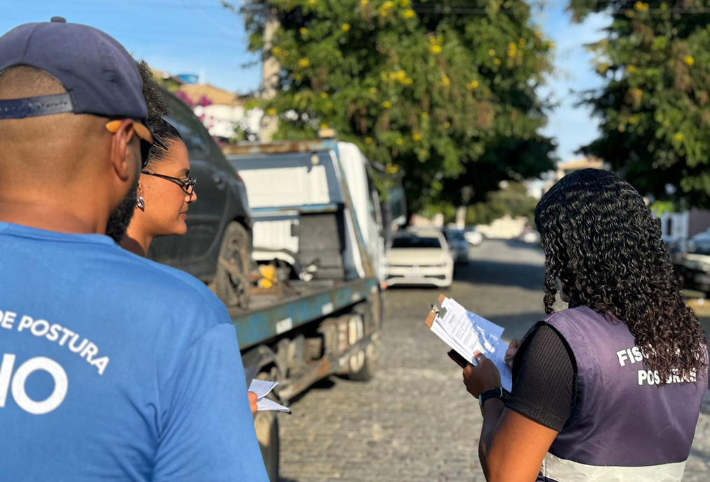 Retirada de veículos abandonados em Cabo Frio continua na fiscalização e segue em andamento