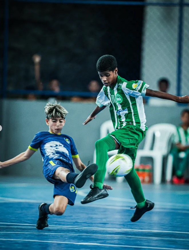 Serra Macaense se destaca na base e garante vaga na semifinal da Macaé Cup de Futsal