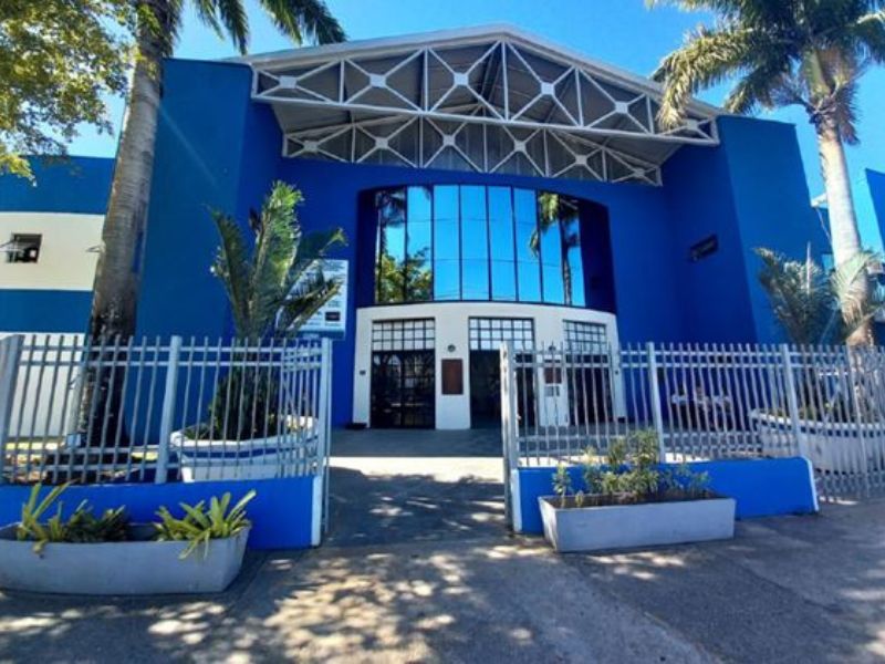 Menino de 12 anos recebe alta depois de ser atacado por pitbull em Rio das Ostras