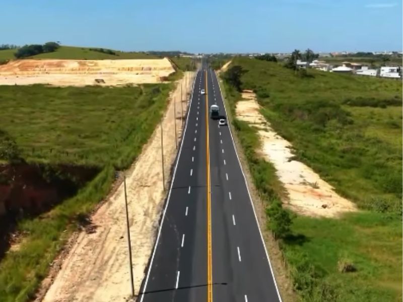 Parceria com o Governo do Estado transforma importante via em Rio das Ostras