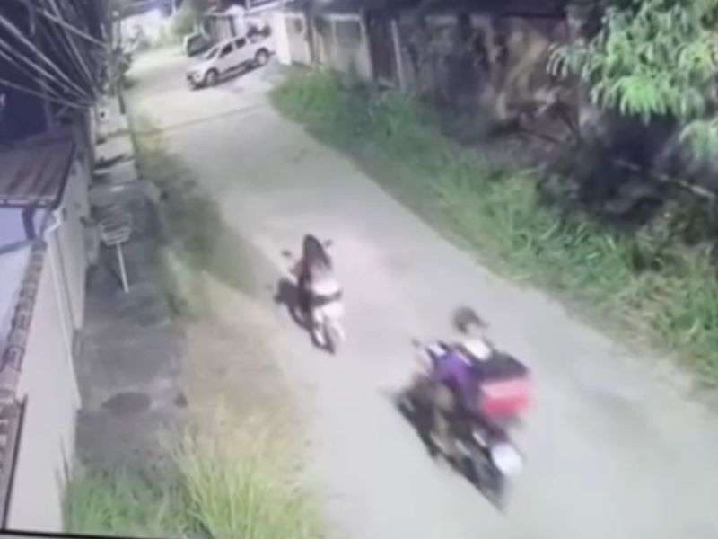 Homem de moto continua assediando mulheres em bairro de Rio das Ostras