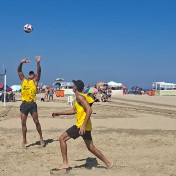 Rio das Ostras comemora título de atleta master em competição de vôlei de praia no Rio