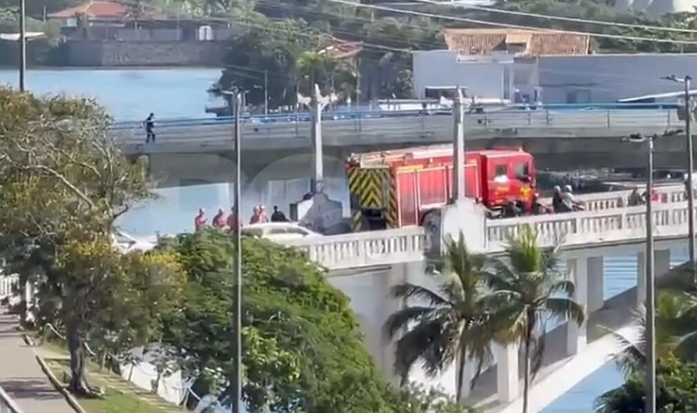 Acidente com motociclista deixa trânsito lento na Ponte Feliciano Sodré em Cabo Frio