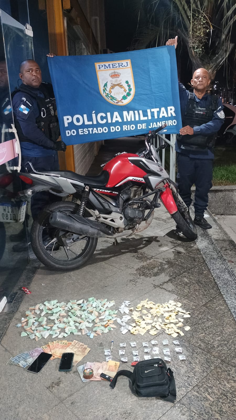Dois homens são detidos após tentativa de fuga durante ação policial em Macaé