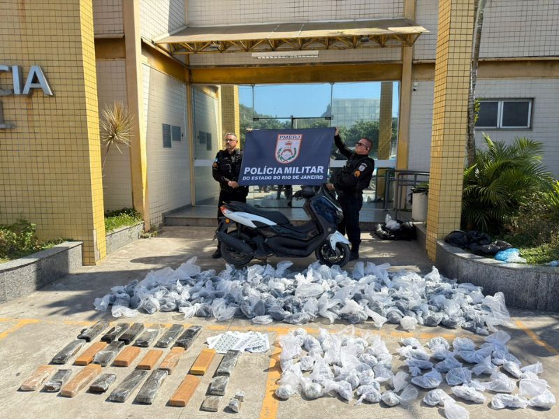 Ação da PM apreende mais de 75 kg de drogas em bairro de Rio das Ostras