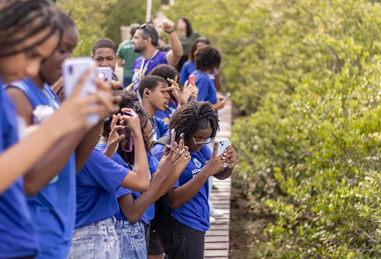 Cabo Frio abre exposição com fotos de alunos sobre aves migratórias no Horto