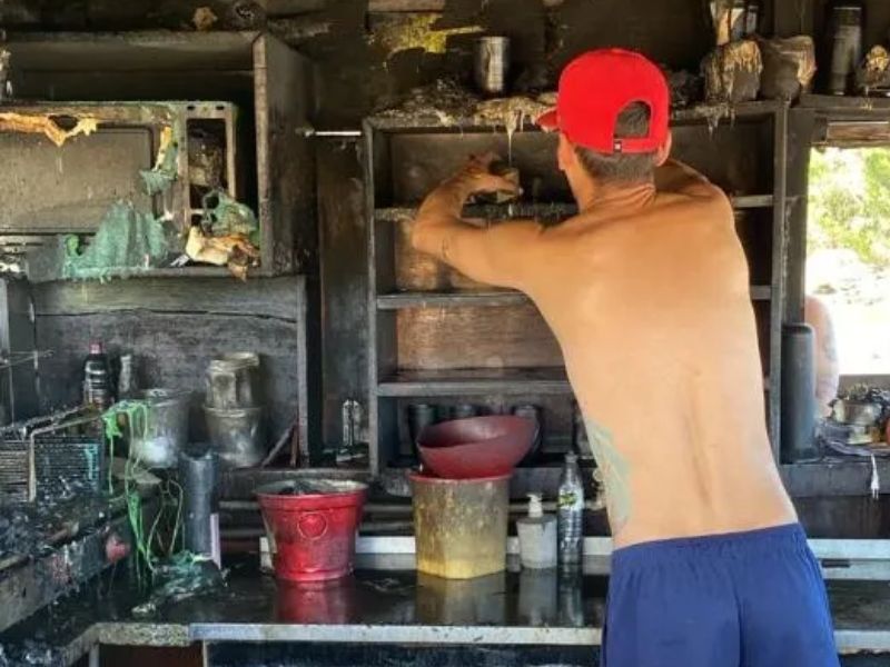 Quiosque tradicional de Rio das Ostras é destruído por incêndio nessa semana