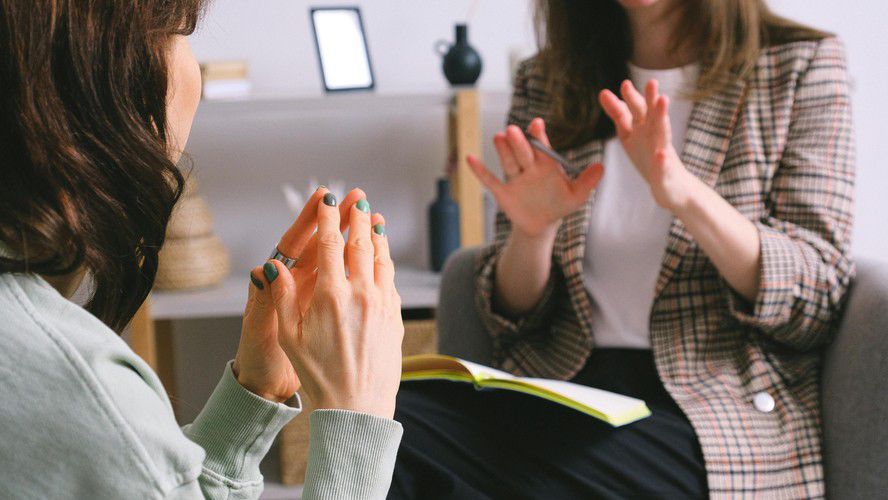 Rede de apoio ganha reforço e mulheres terão atendimento psicológico contínuo em Cabo Frio