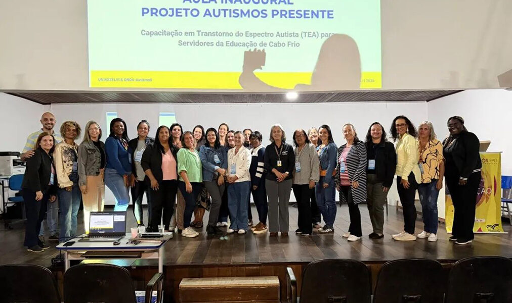 Capacitação em Cabo Frio foca no preparo de educadores pra inclusão de autistas