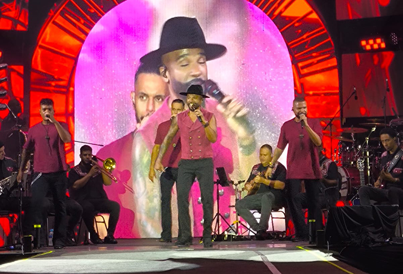 Aniversário de Arraial do Cabo lota com show de Alexandre Pires. Confira a programação