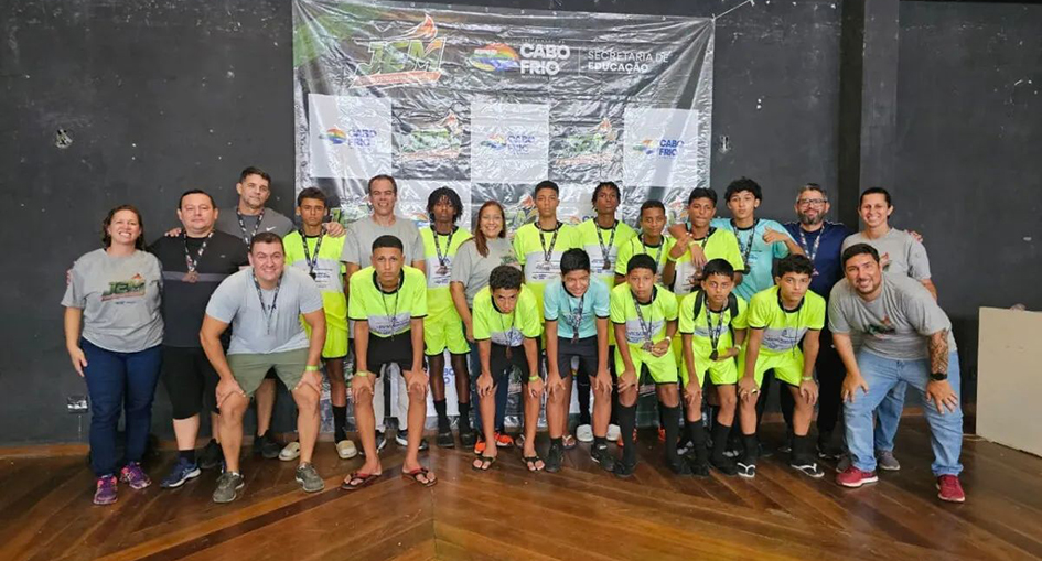 Arquibancada cheia! Futsal sub-15 abre Jogos Estudantis com grande título da Evaldo Salles