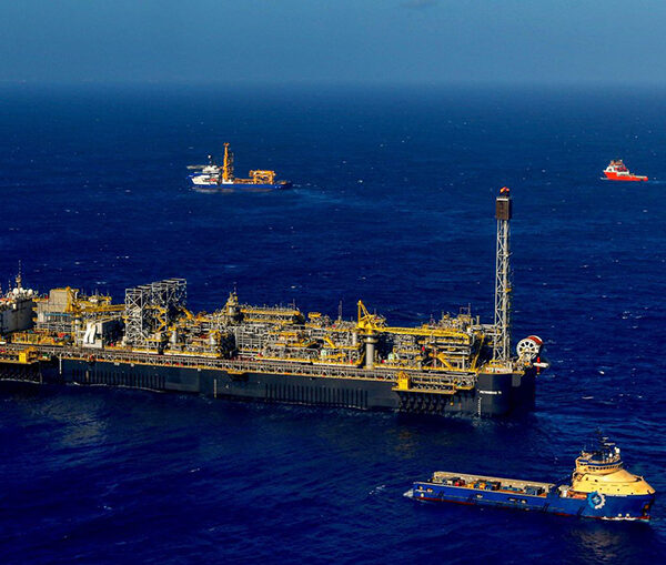 Cabo Frio surfa no petróleo e royalties explodem mais de 3.000%