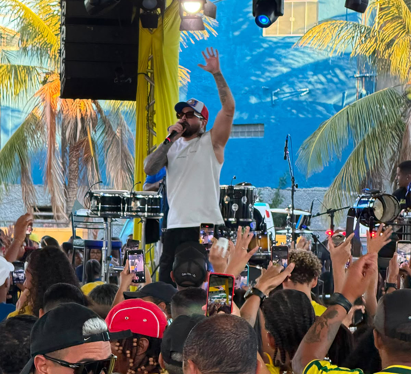 Deu Brasil! Festa toma conta de Arraial do Cabo após classificação