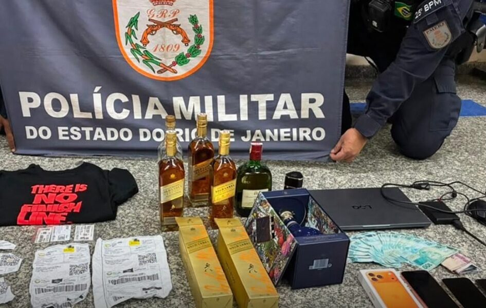 Homens são presos durante operação contra golpes com cartões na Região dos Lagos