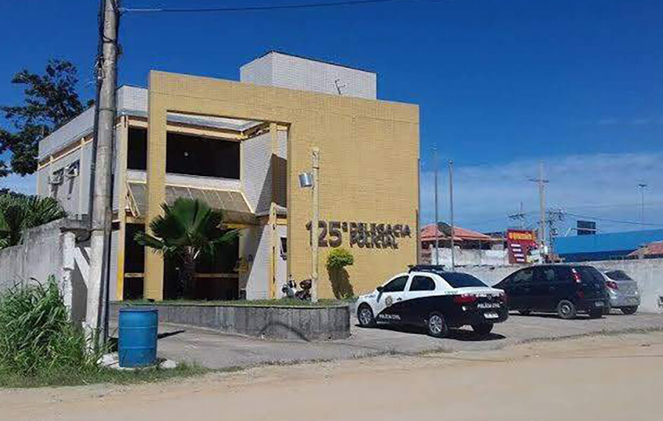 Criminosos em carro preto atacam homem e fogem após disparos em São Pedro da Aldeia