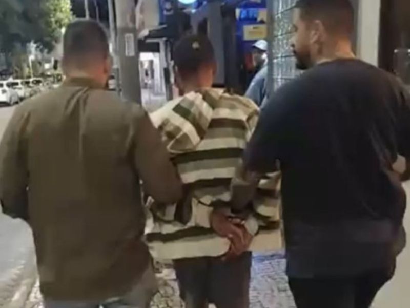Civil de Campos prende sequestrador de mulher de 42 anos em bar em Rio das Ostras