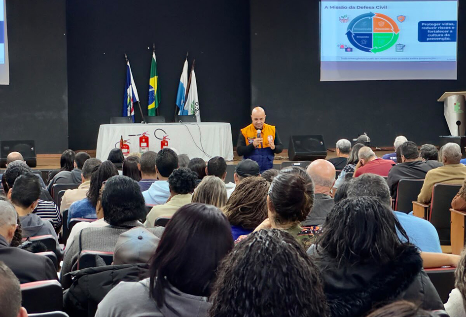 Cabo Frio reforça segurança no transporte escolar com capacitação para motoristas