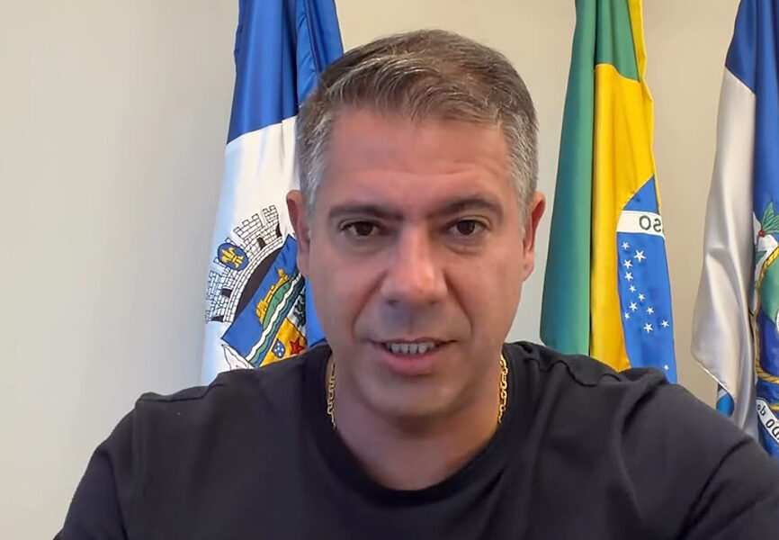 Dr. Serginho elogia trabalhadores de Cabo Frio e faz crítica ao governo Lula em programa online