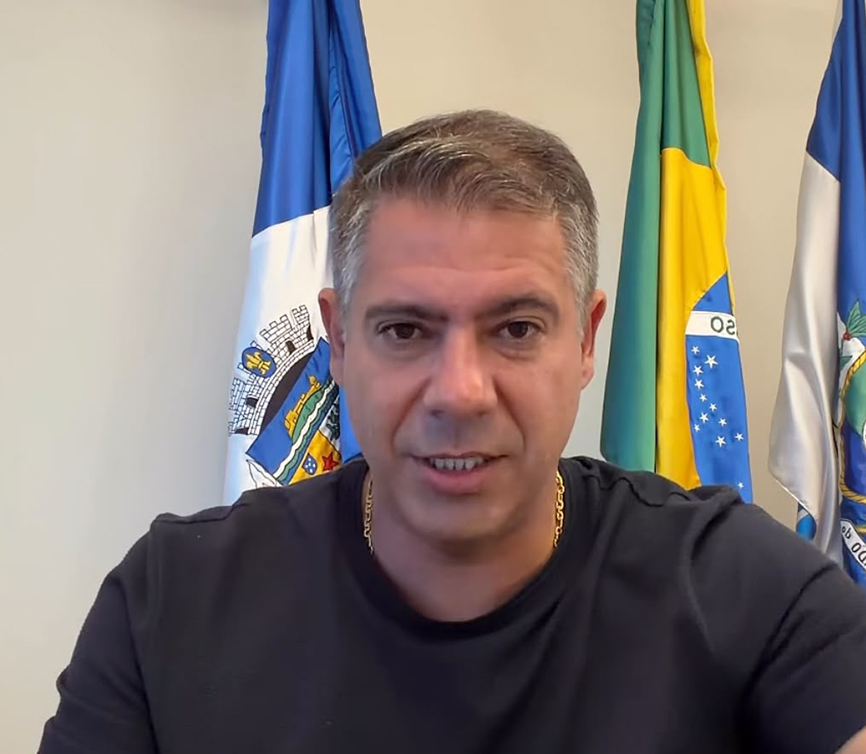Dr. Serginho elogia trabalhadores de Cabo Frio e faz crítica ao governo Lula em programa online
