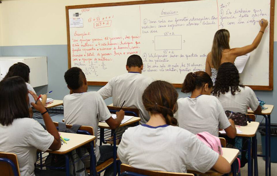 Arraial do Cabo amplia inclusão com programa para estudantes migrantes