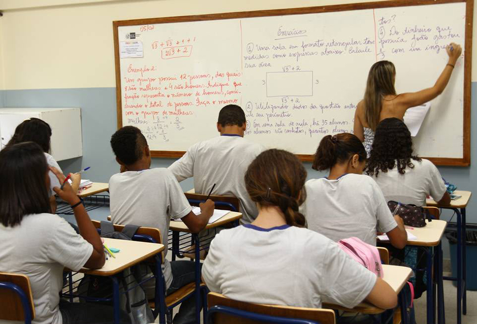 Arraial do Cabo amplia inclusão com programa para estudantes migrantes
