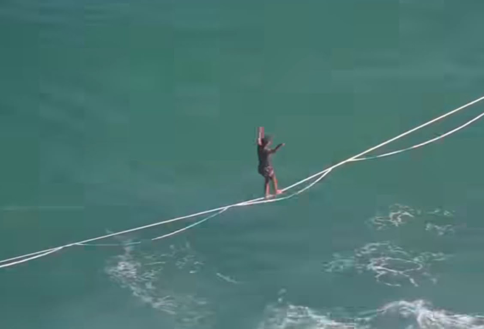 Desafio nas alturas chama atenção na Praia Grande em Arraial do Cabo