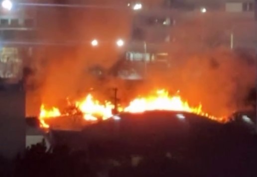 Fogo se alastra rapidamente em terreno baldio e mobiliza Bombeiros em Campos