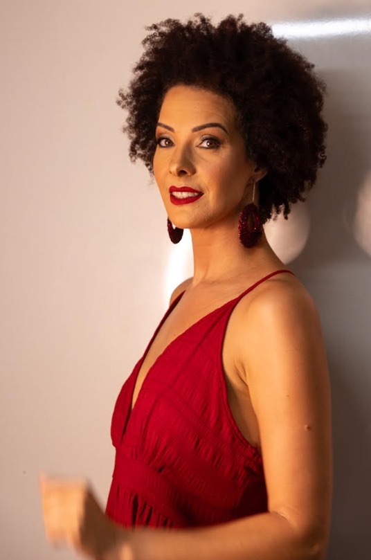 Show gratuito de Daniele Souza nesta quinta no Teatro Firjan SESI Campos