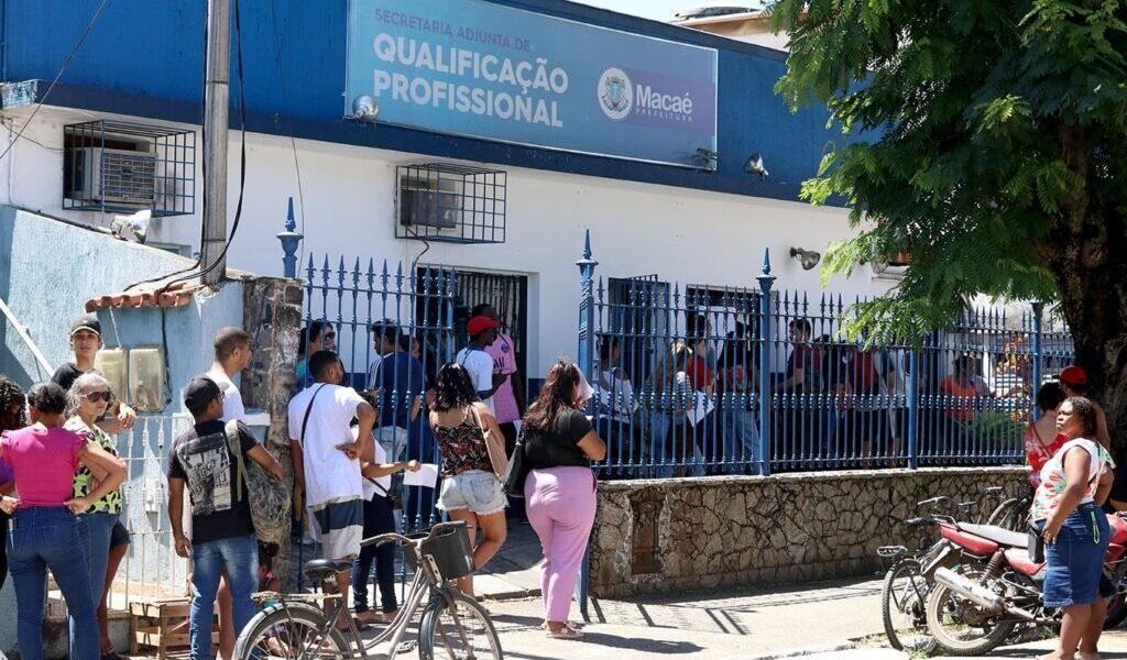 Cursos gratuitos em Macaé miram geração de empregos nos setores onshore e offshore
