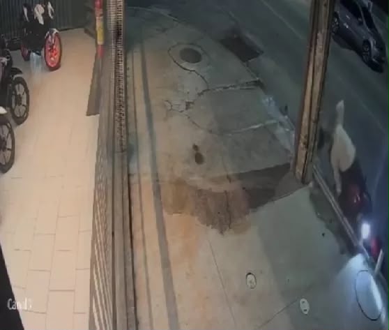 Desacordado após batida, motociclista é socorrido em Araruama