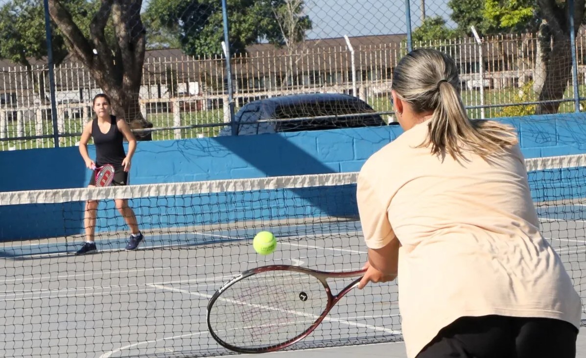 Tênis ganha destaque em Quissamã com torneio para atletas locais