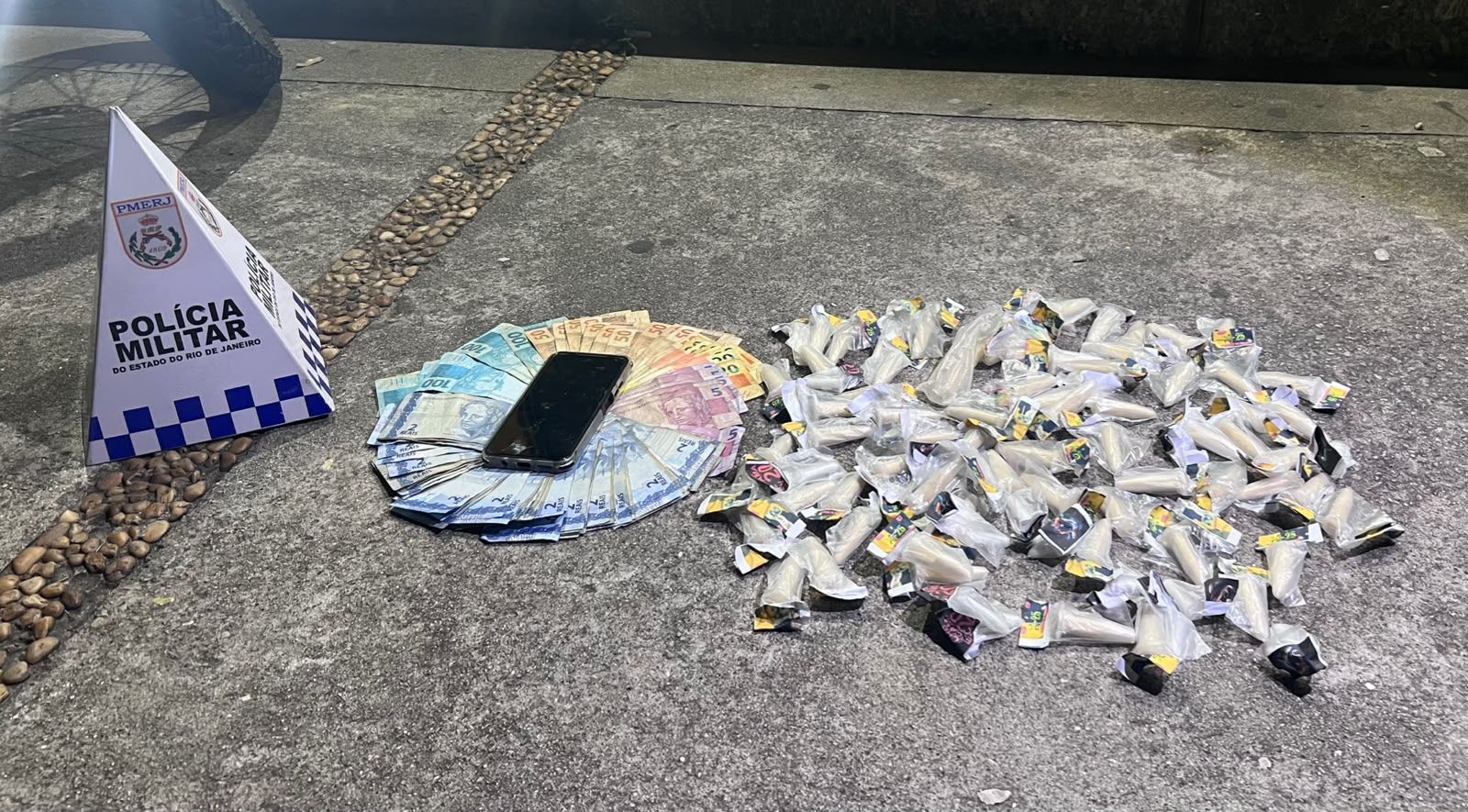 Denúncia anônima leva à apreensão de adolescente com drogas em Macaé
