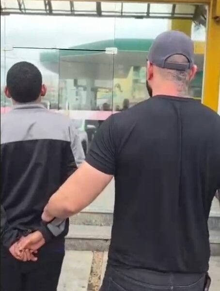 Suspeito tenta escapar da polícia, mas acaba preso por tráfico de drogas em Macaé