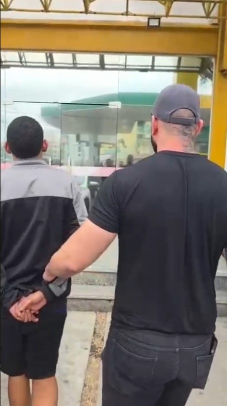 Suspeito tenta escapar da polícia, mas acaba preso por tráfico de drogas em Macaé