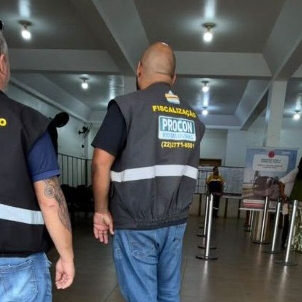 Antes tarde do que nunca: Procon fiscaliza posto rodoviário de Rio das Ostras