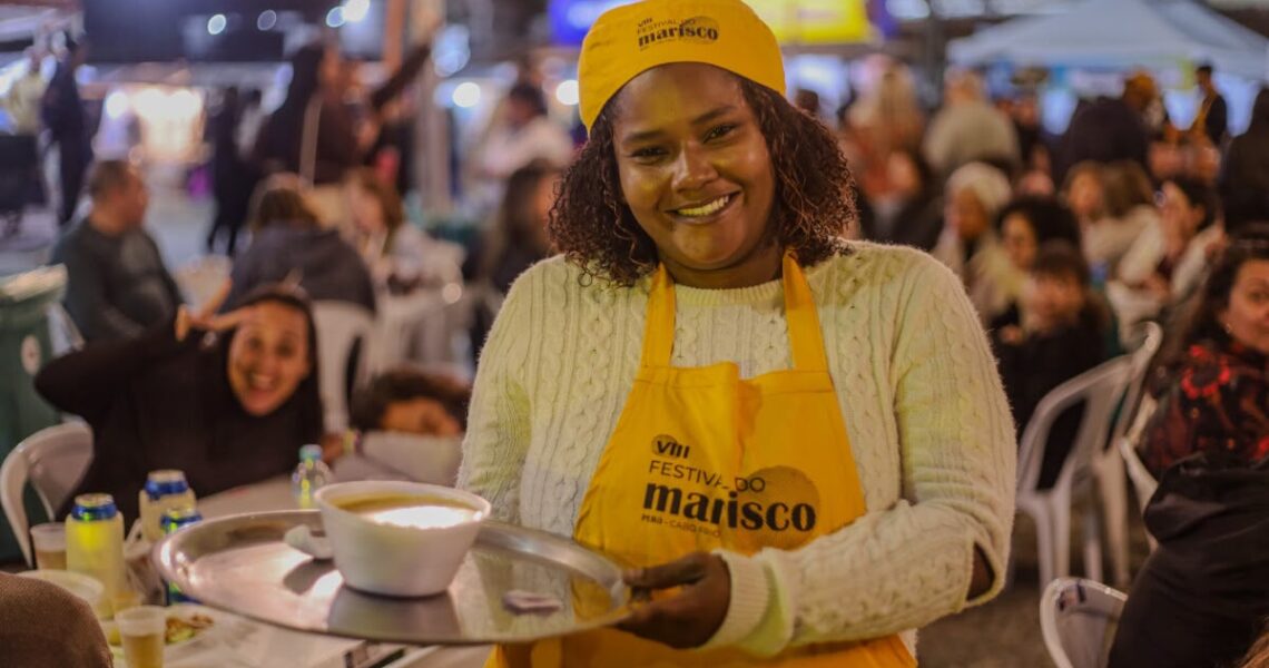 Peró vira palco de festival com gastronomia e atrações musicais