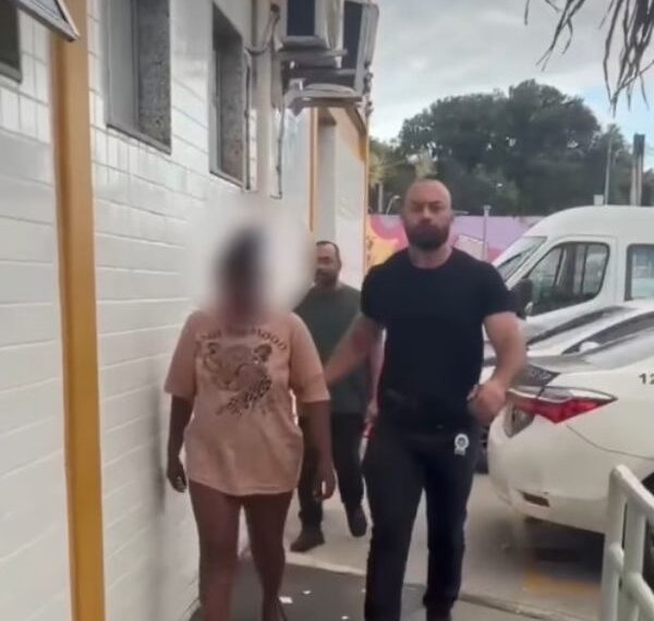 Polícia Civil cumpre mandado e prende suspeita de tráfico em Macaé