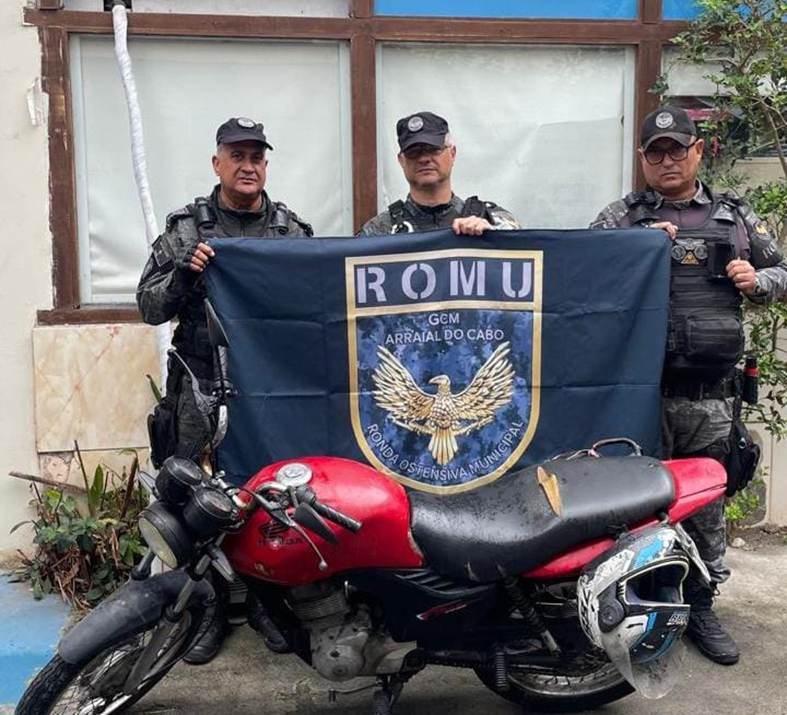 Arraial do Cabo recupera moto roubada durante patrulhamento na Praia dos Anjos