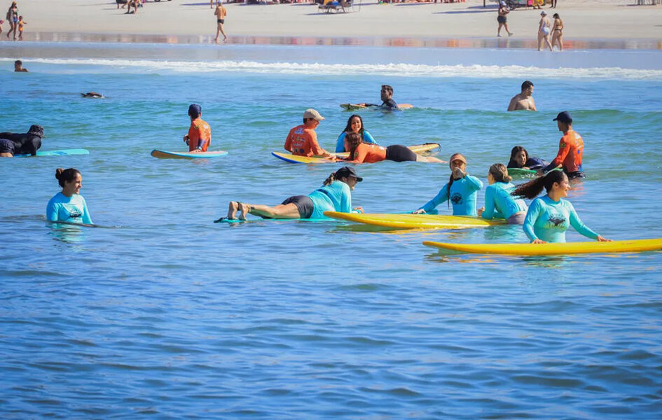 Cabo Frio leva mensagem de proteção às mulheres para as águas neste fim de semana