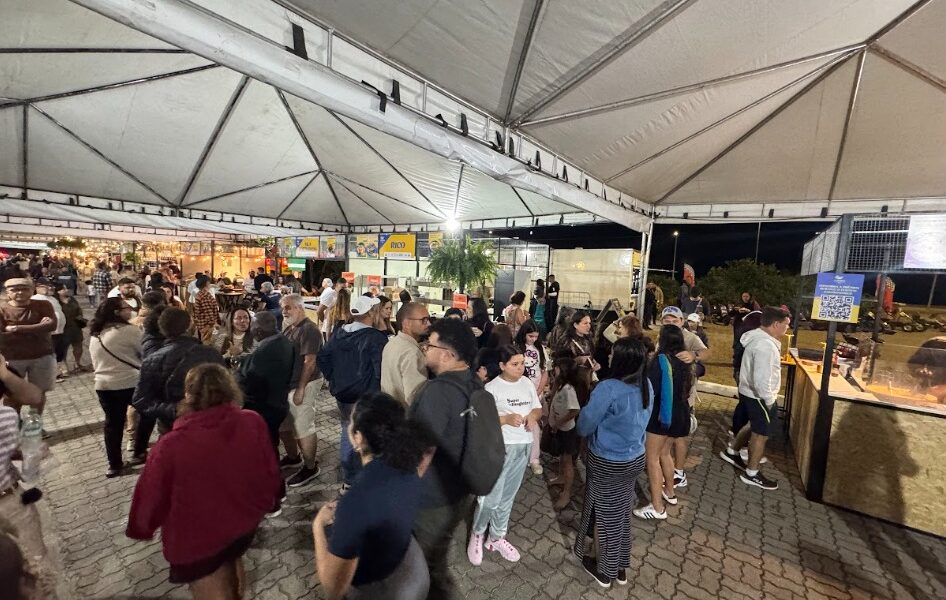 Turistas de diferentes cidades impulsionam economia durante festivais em Rio das Ostras