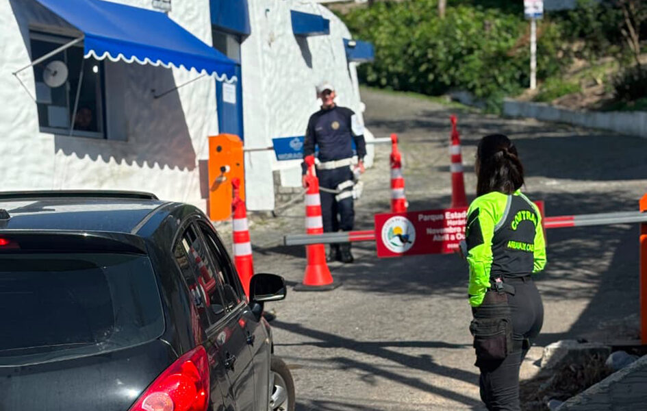 Carros particulares estão proibidos no Pontal do Atalaia em Arraial do Cabo