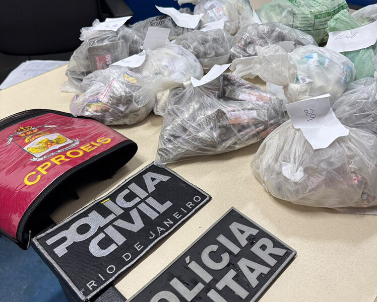Ação conjunta apreende mais de 800 porções de drogas em Arraial do Cabo