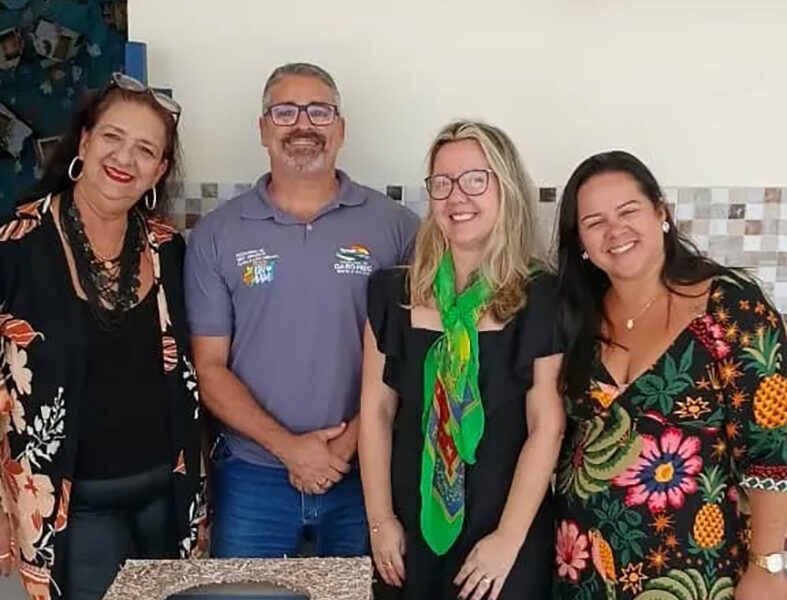 Projeto transforma lonas em lixeiras para escolas de Cabo Frio