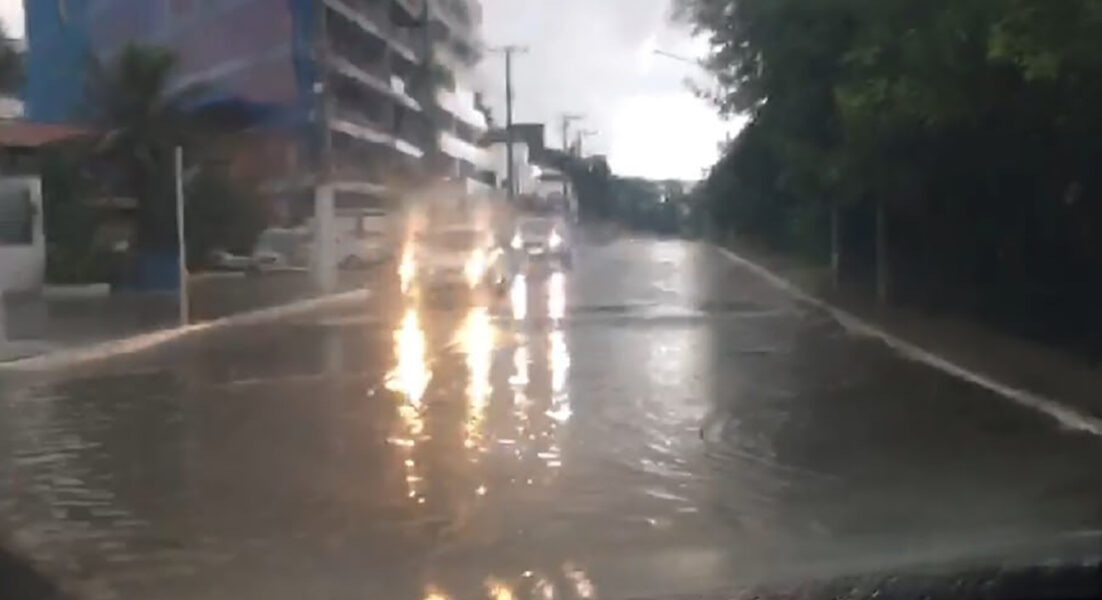 Defesa Civil orienta moradores após alerta de tempestade no litoral do Rio