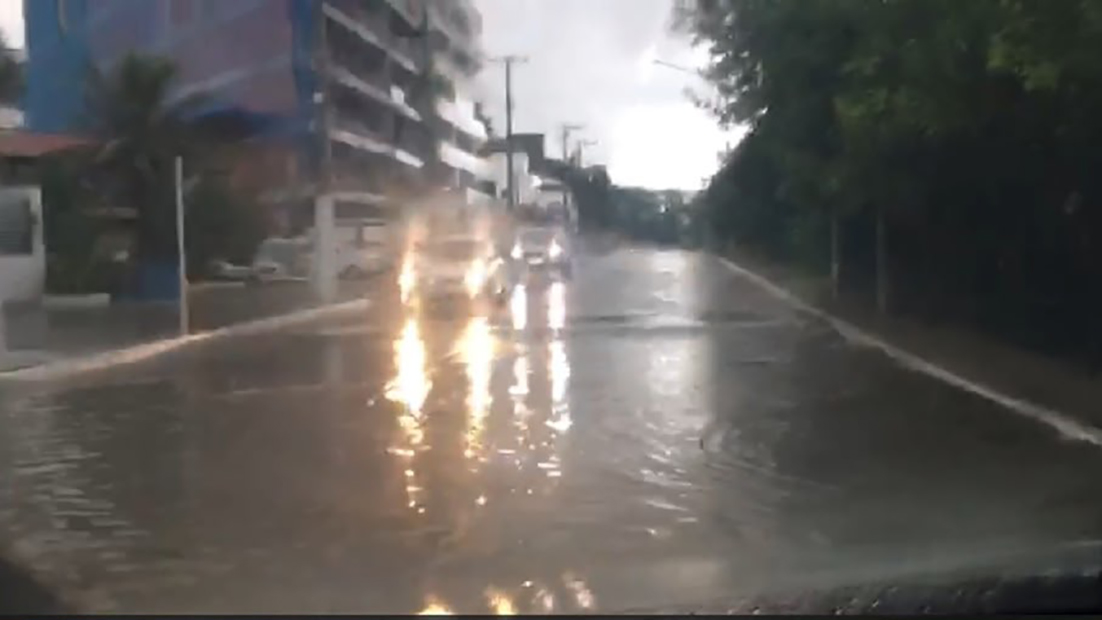 Defesa Civil orienta moradores após alerta de tempestade no litoral do Rio