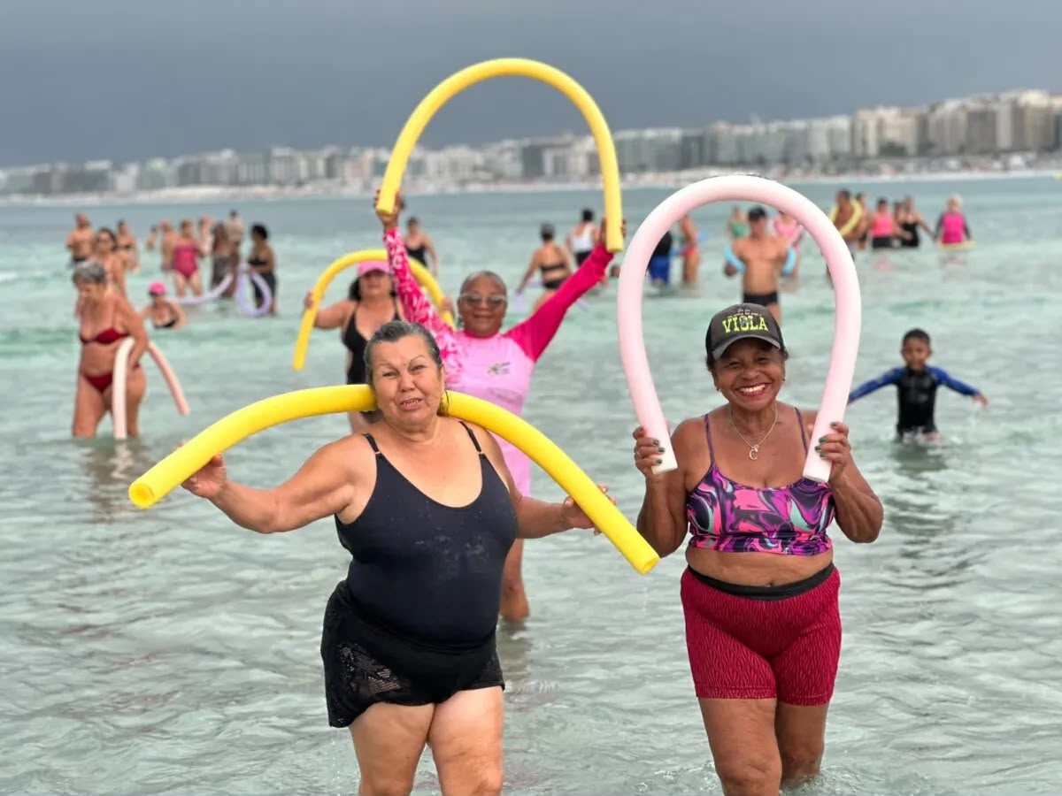 Cabo Frio promove atividades físicas na praia em ação do Outubro Rosa