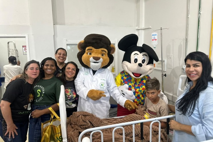 Caravana da Alegria promove momento de descontração para crianças internadas no HFM em Campos