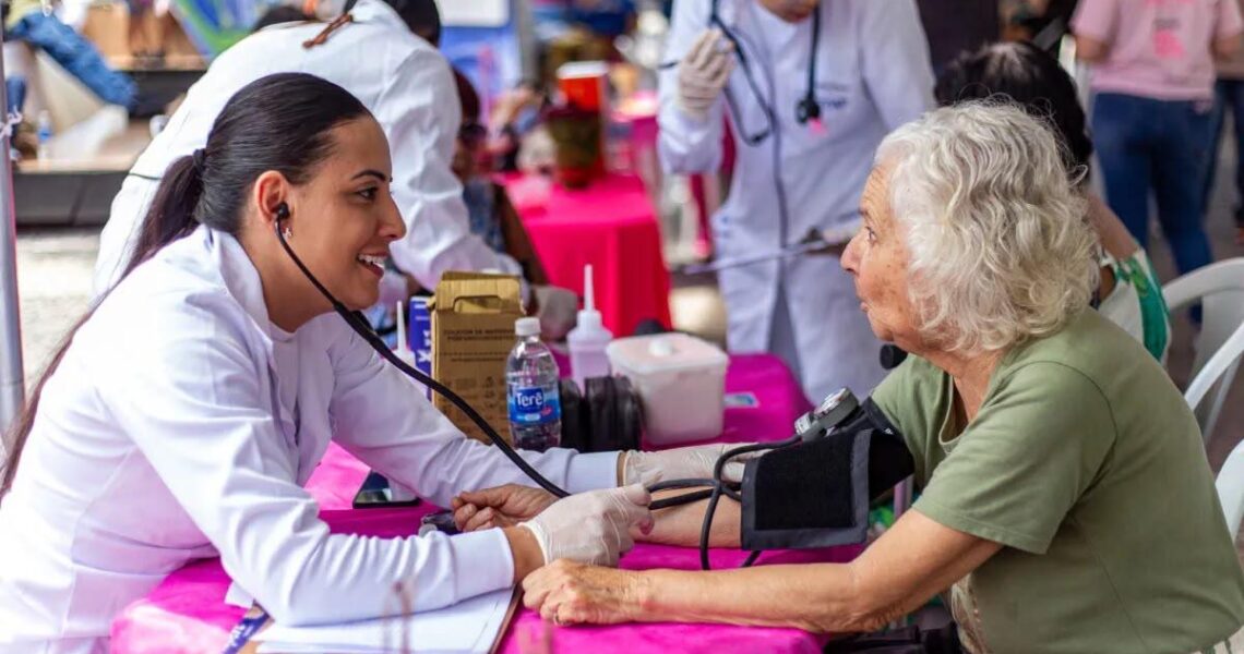 Outubro Rosa leva serviços gratuitos e palestras a Unamar nesta quarta